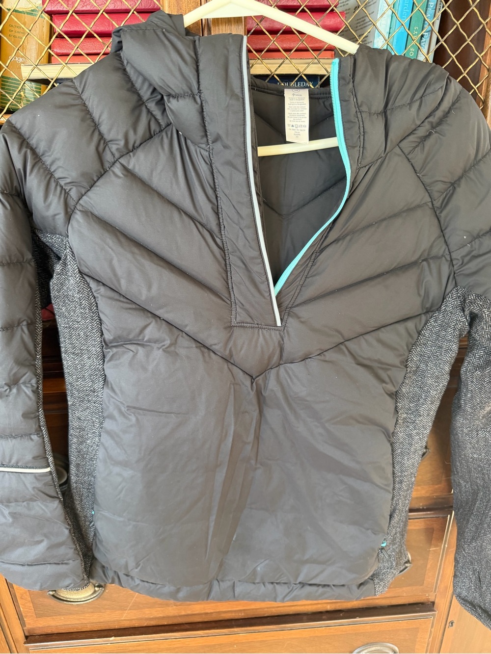 Ivivva Black Quilted Hooded Pullover with Gray Side Panels